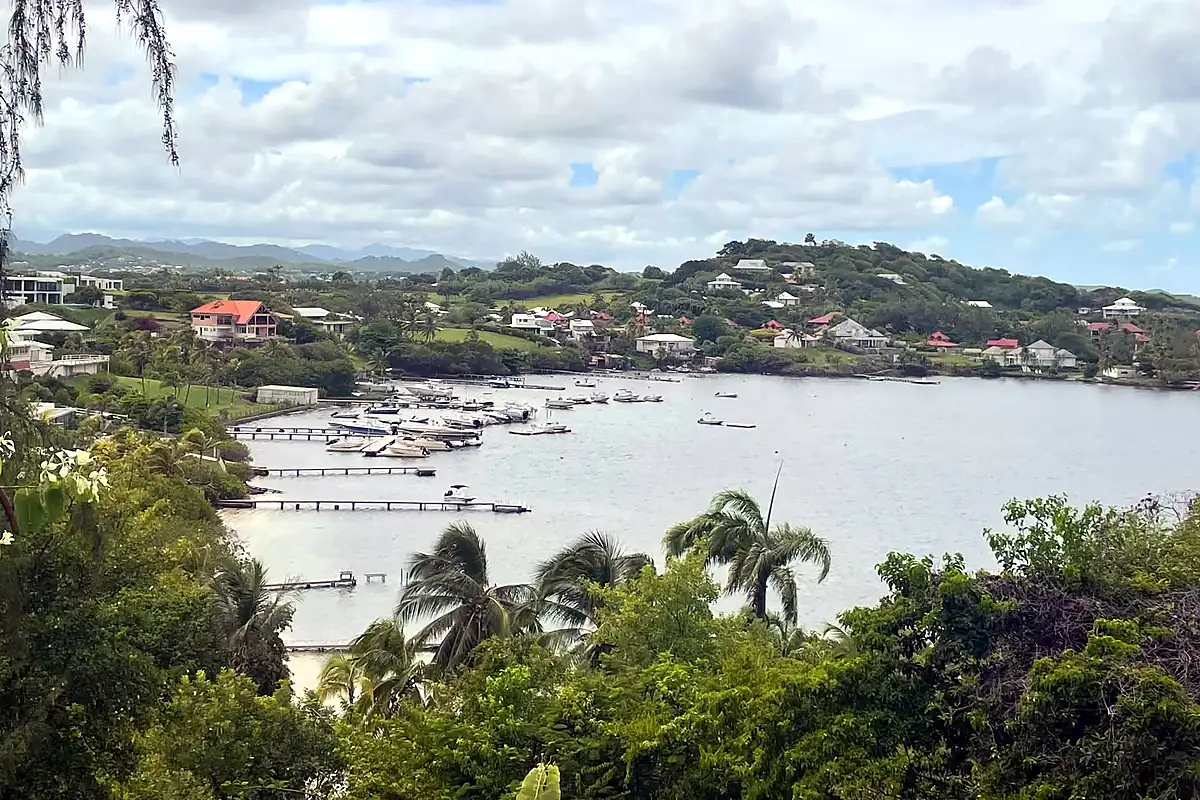 Paysage de Martinique – Baie et pontons